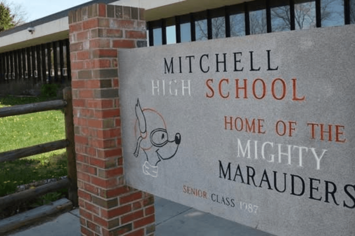 Mitchell High School (9-12)