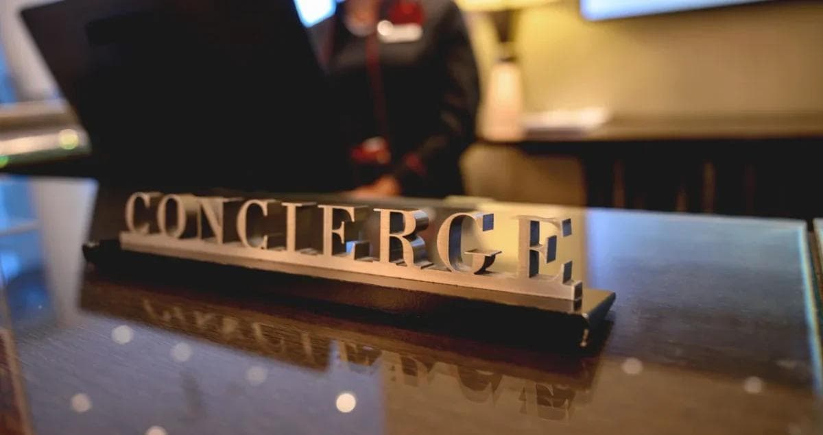 Which extended-stay hotels near MacDill AFB offer free breakfast?