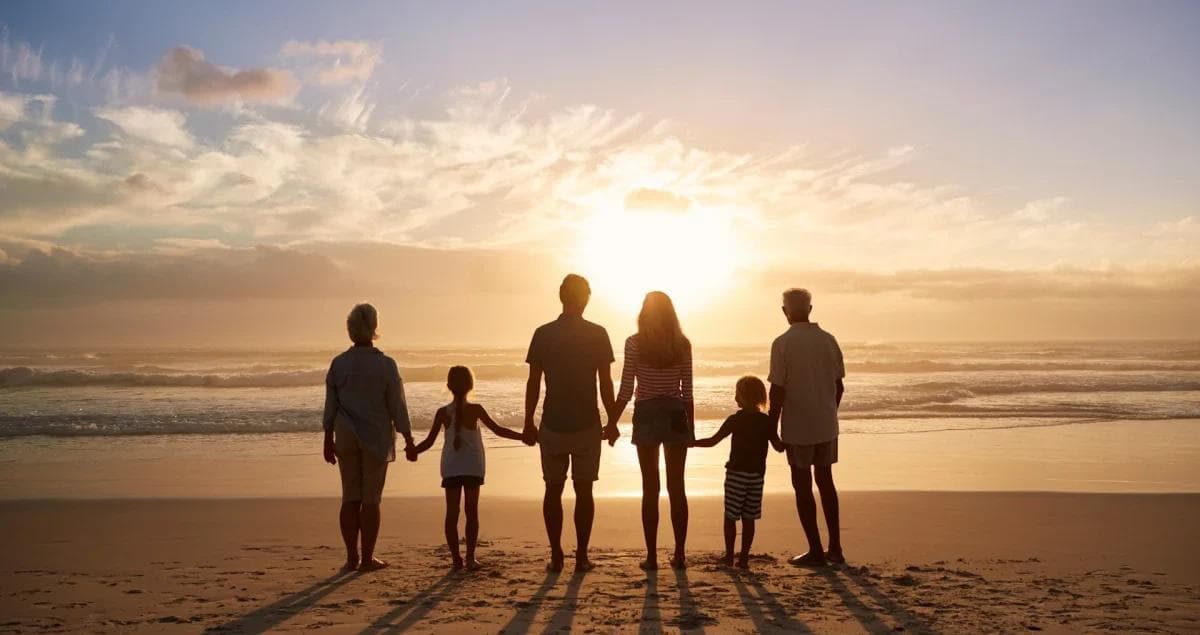 Which short-term rentals near Hurlburt Field are within walking distance to the beach?
