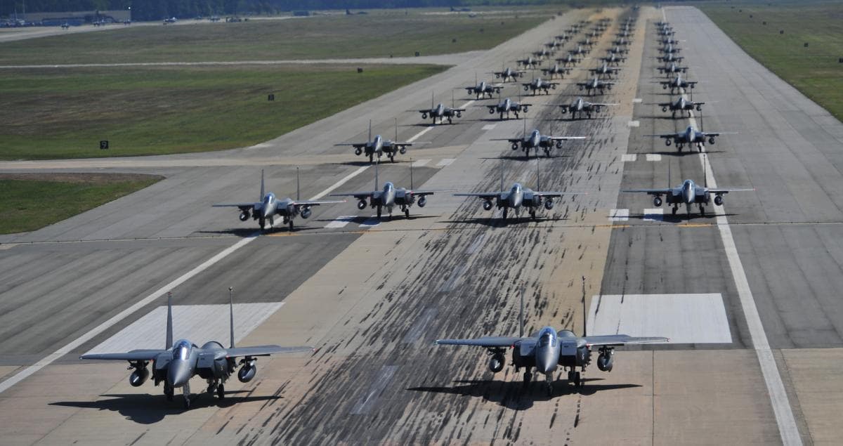 Is Nob Hill a good area for off-base lodging near Kirtland AFB?