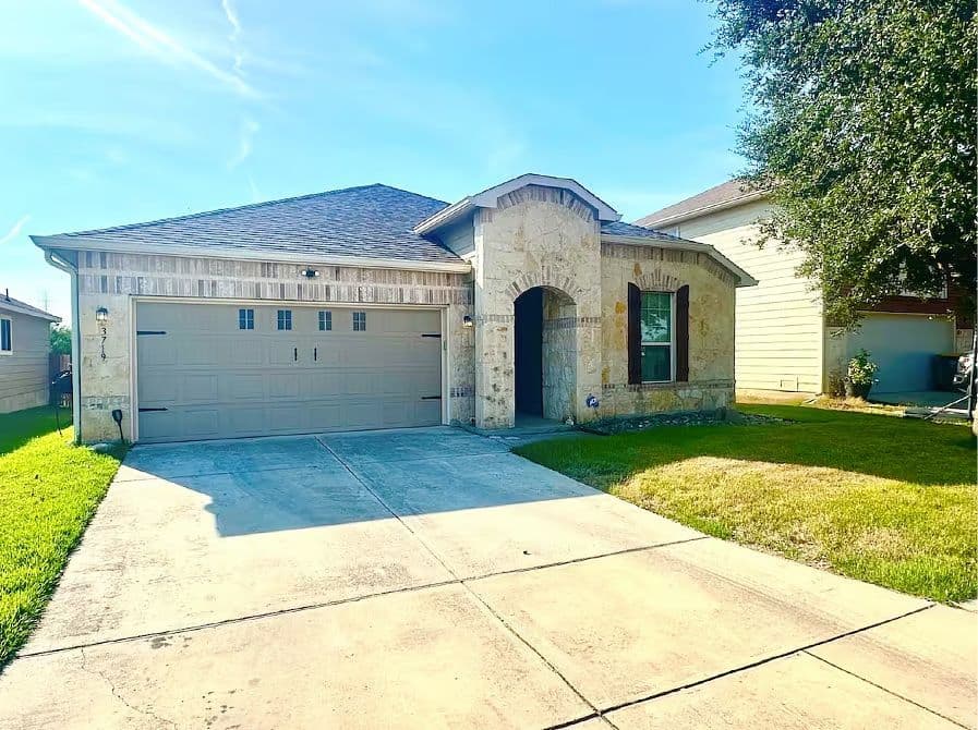3BR/2BA Home Near Randolph AFB – Family and Pet-Friendly with Game Room & Backyard Retreat
