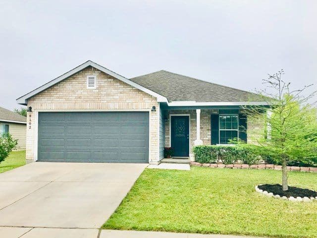 3BR/2BA Randolph AFB Stay – Clean, Comfortable, and Close to Base