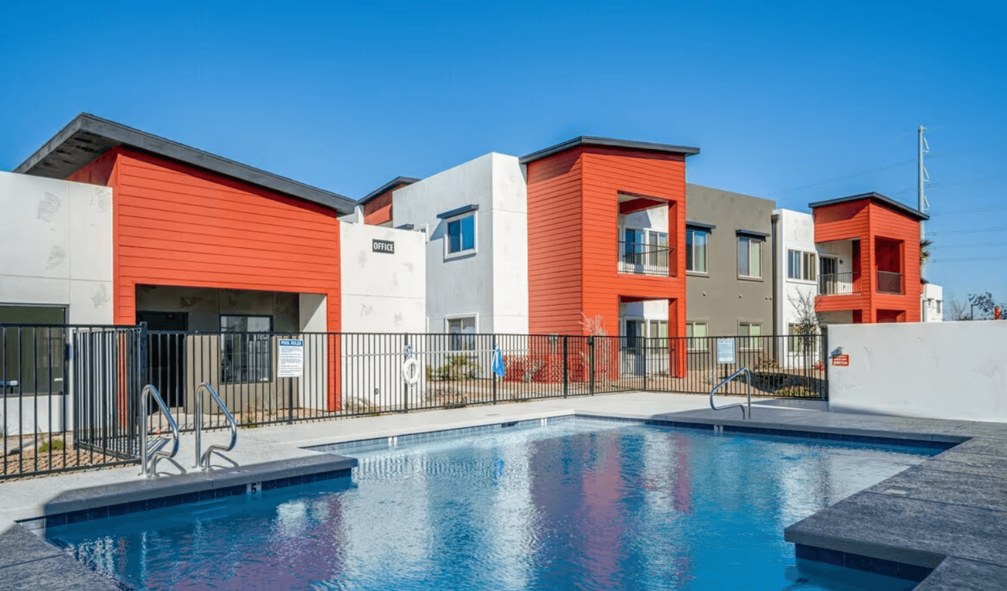 Luxury 2BR 2BA Apartment Luke AFB - Showers, Closets, New