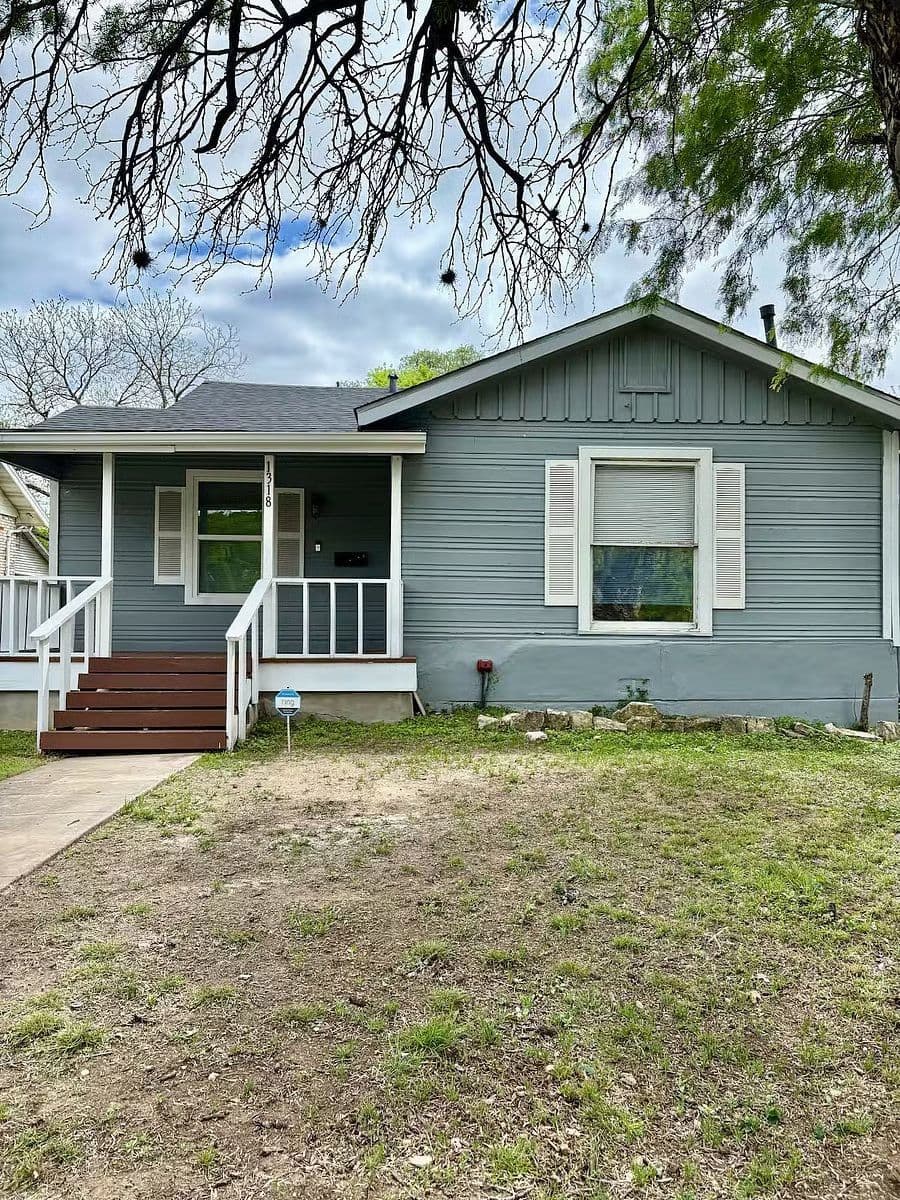 Charming 2BR Home Minutes from Lackland AFB – Easy Access to Downtown San Antonio