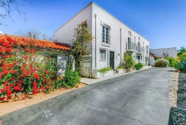 Charming 2BR Townhome Near Davis-Monthan AFB with Courtyard & Pool Access