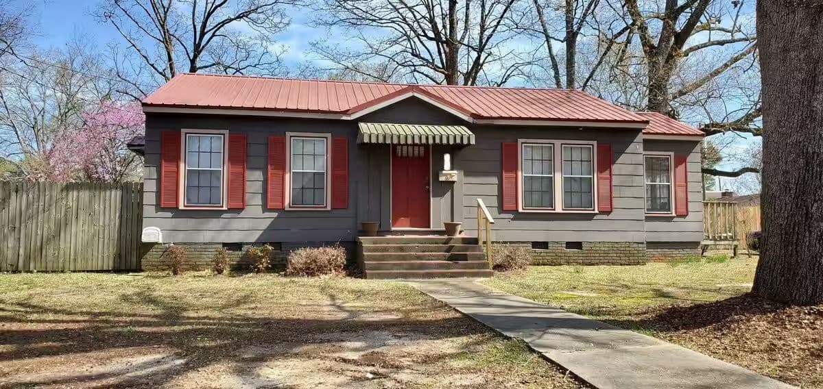Charming TDY Bungalow Near Columbus AFB | 2BR • Pet-Friendly • Quiet & Comfortable