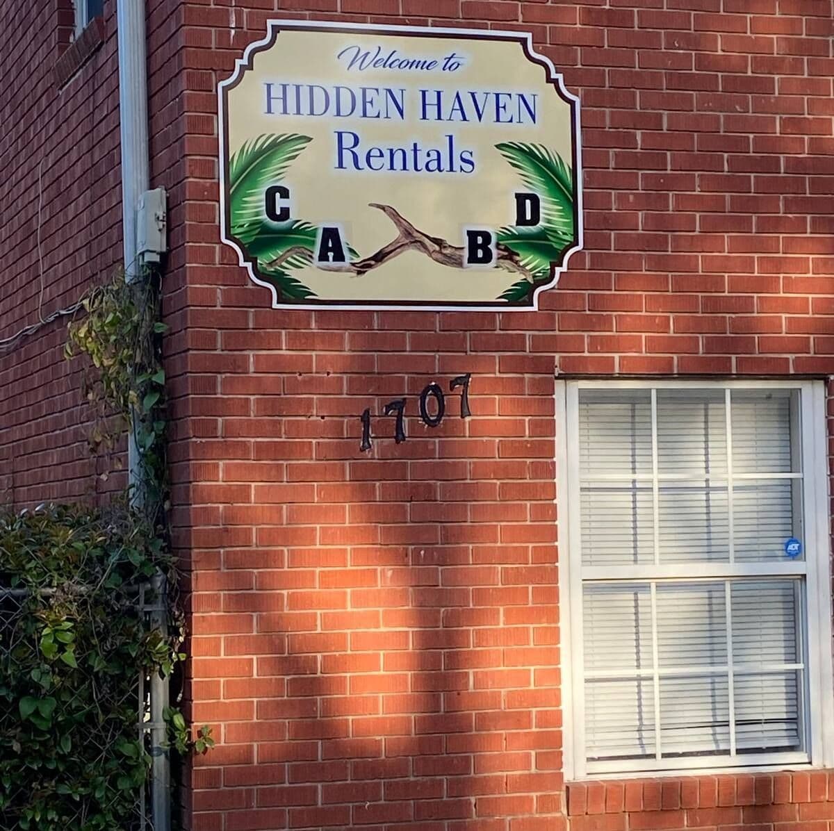 Cozy Downtown Hideaway Minutes from Keesler AFB | Pet-Friendly TDY Hero Stay - B