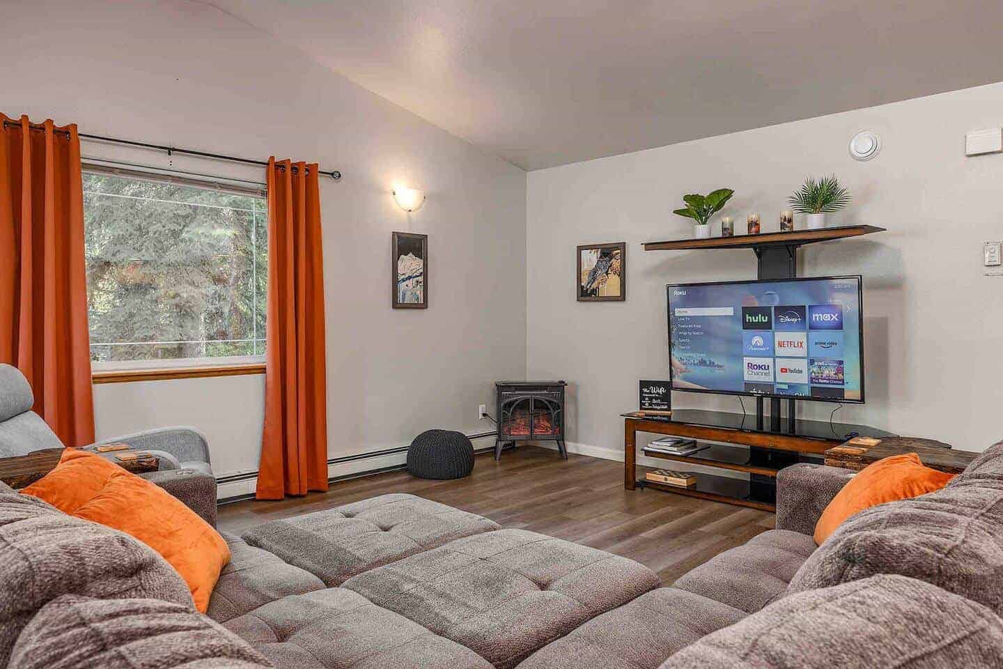 North Pole 3BR 2BA Home Eielson AFB - Cozy, Fireplace, Fun