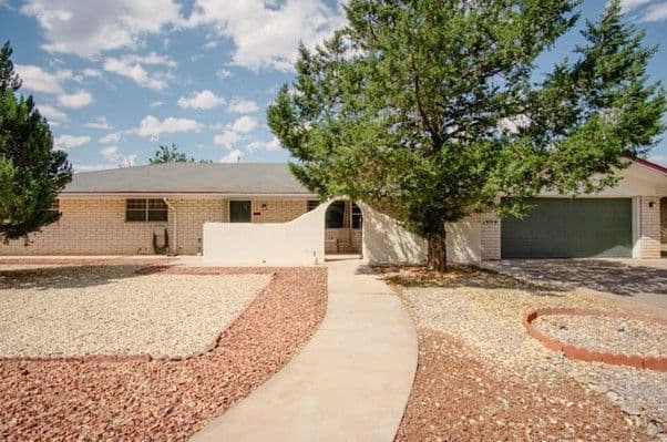 Spacious 4BR 3BA Home Holloman AFB - Sleeps 14, Games
