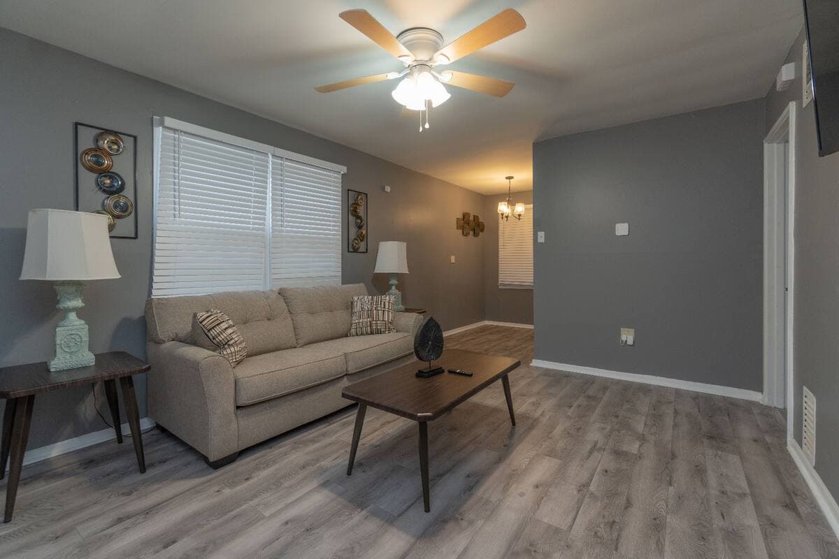 Spacious 2 Bed 3 Bath Home - King & Queen Ensuites, Porch