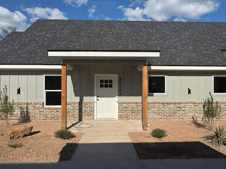 Modern 1BR Duplex with 2 Beds Near Goodfellow AFB