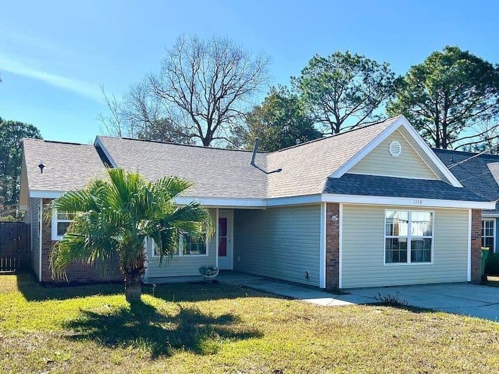 Spacious TDY Hero Retreat Near Hurlburt Field | Family-Friendly 4BR Getaway