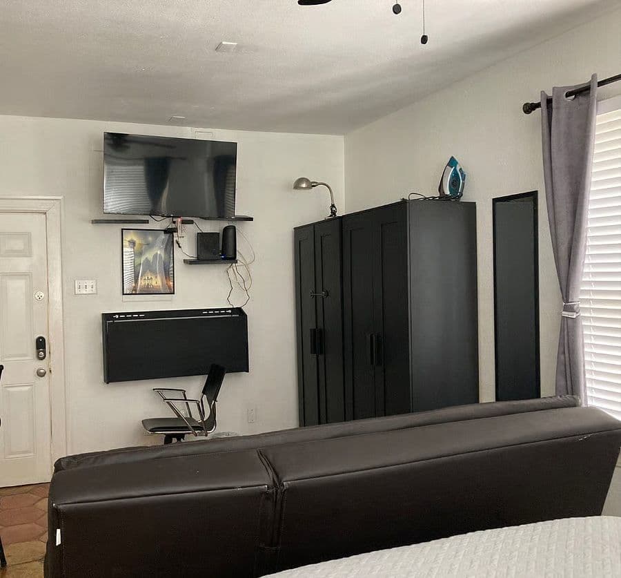 Stylish Studio with Queen Bed Near Randolph AFB – Walk to Riverwalk & Southtown