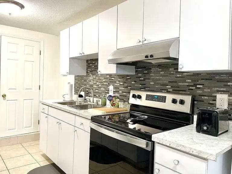 TDY Hero 1BR Retreat Near MacDill AFB in Palma Ceia – Walk to Plant High School