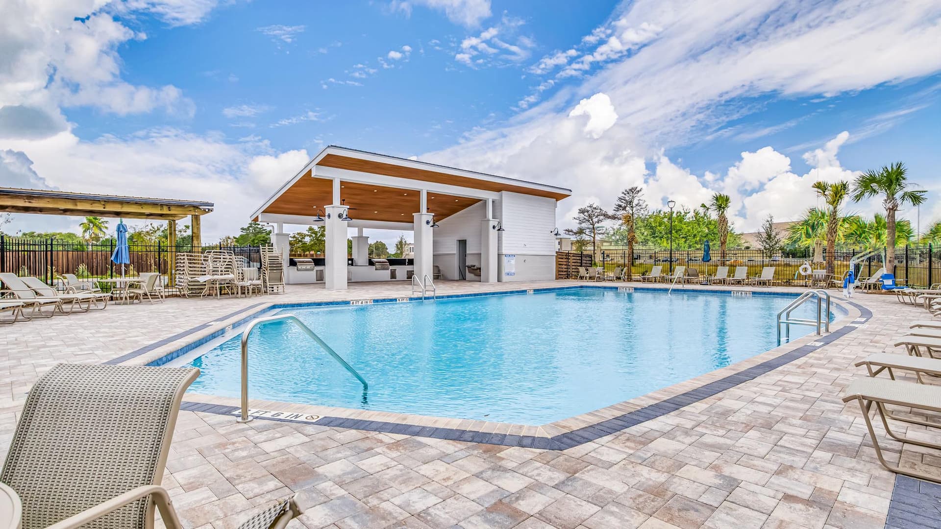 Easy Breezy- Minutes from 2 Beaches
