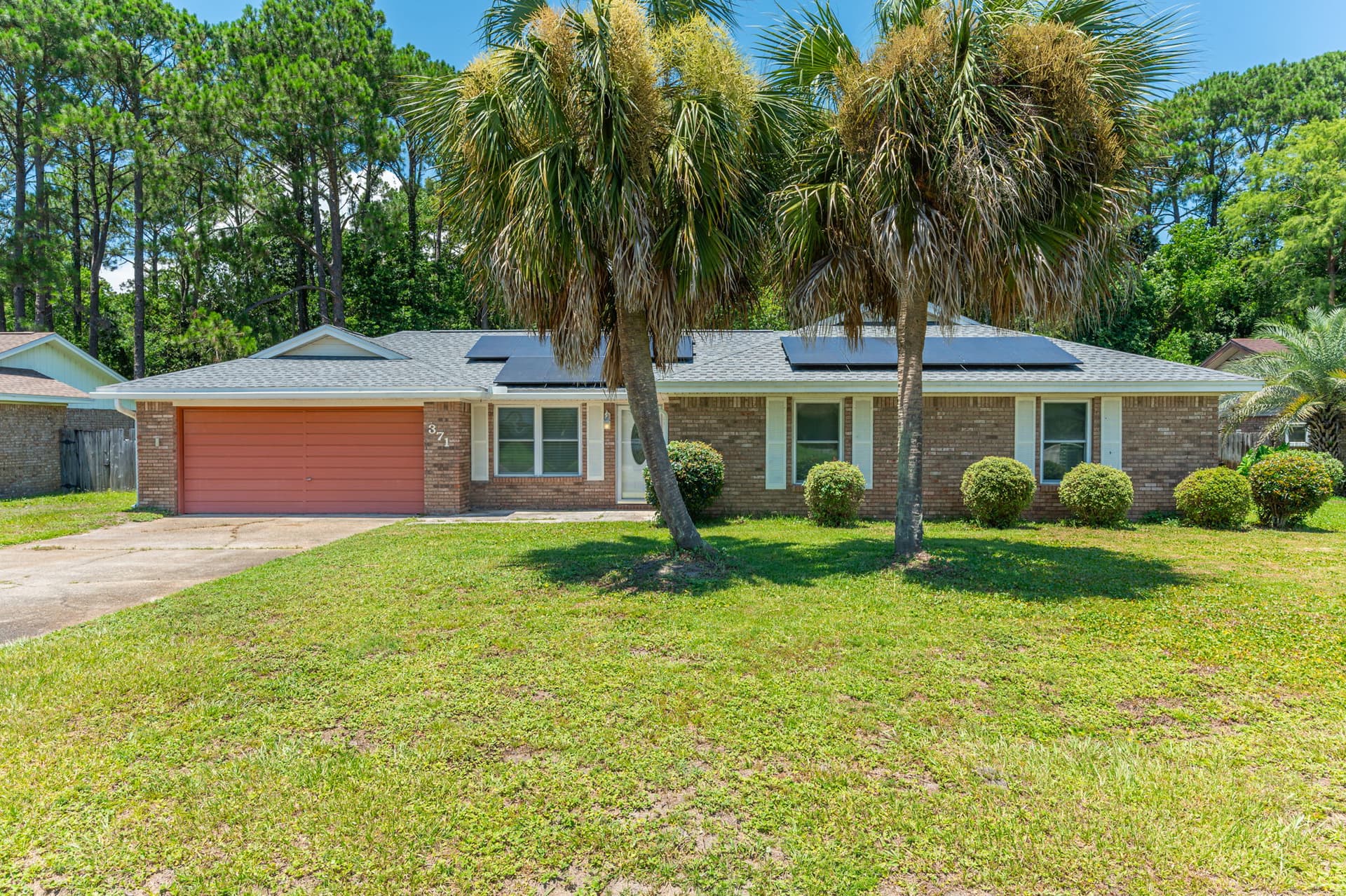 3 Bd 2 Bath quiet covered backyard, pet friendly